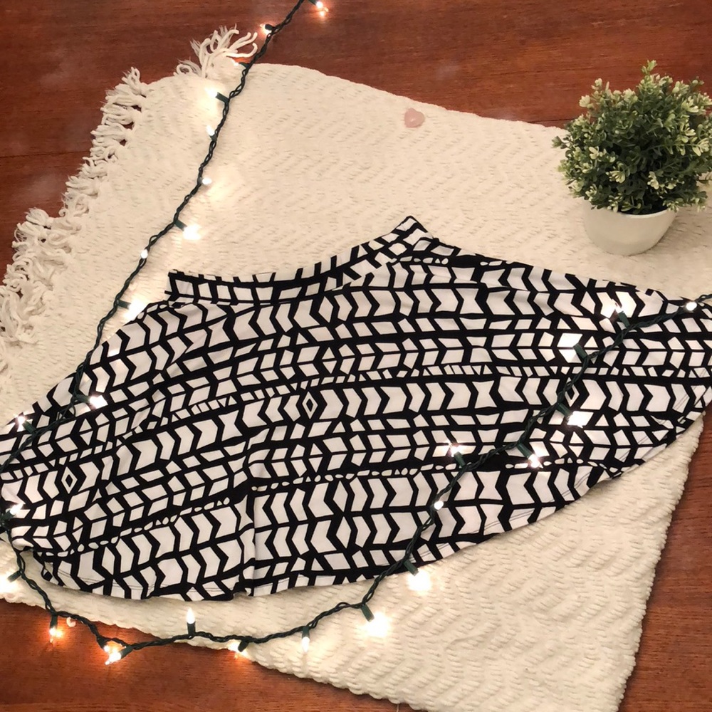 Black and white mini skirt